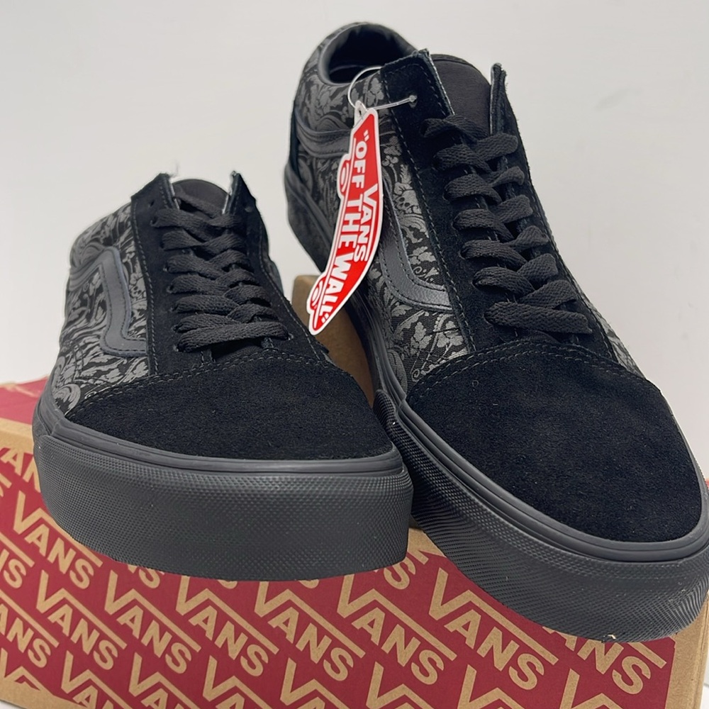 Vans WMNS Black and Gray Patterned Sneakers Old Skool
Skull Tapestry Raven/Black - Picture 5 of 15